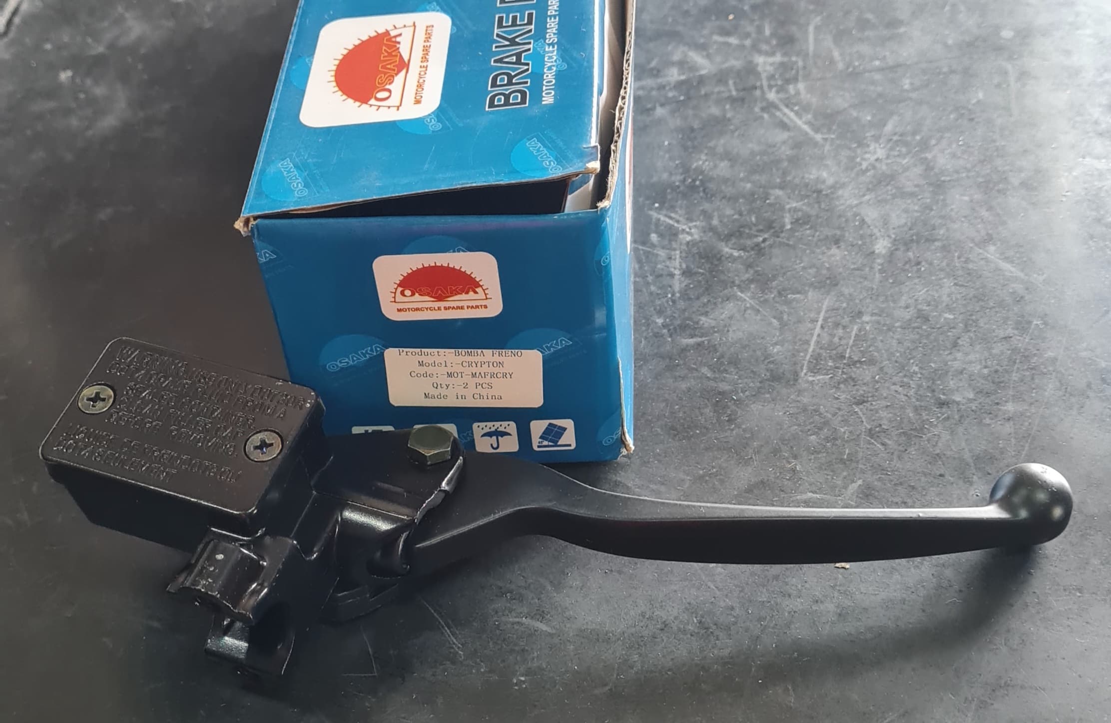 MANIJA CON BOMBA DE FRENO CRYPTON/GUERRERO RECIP.PLASTICO